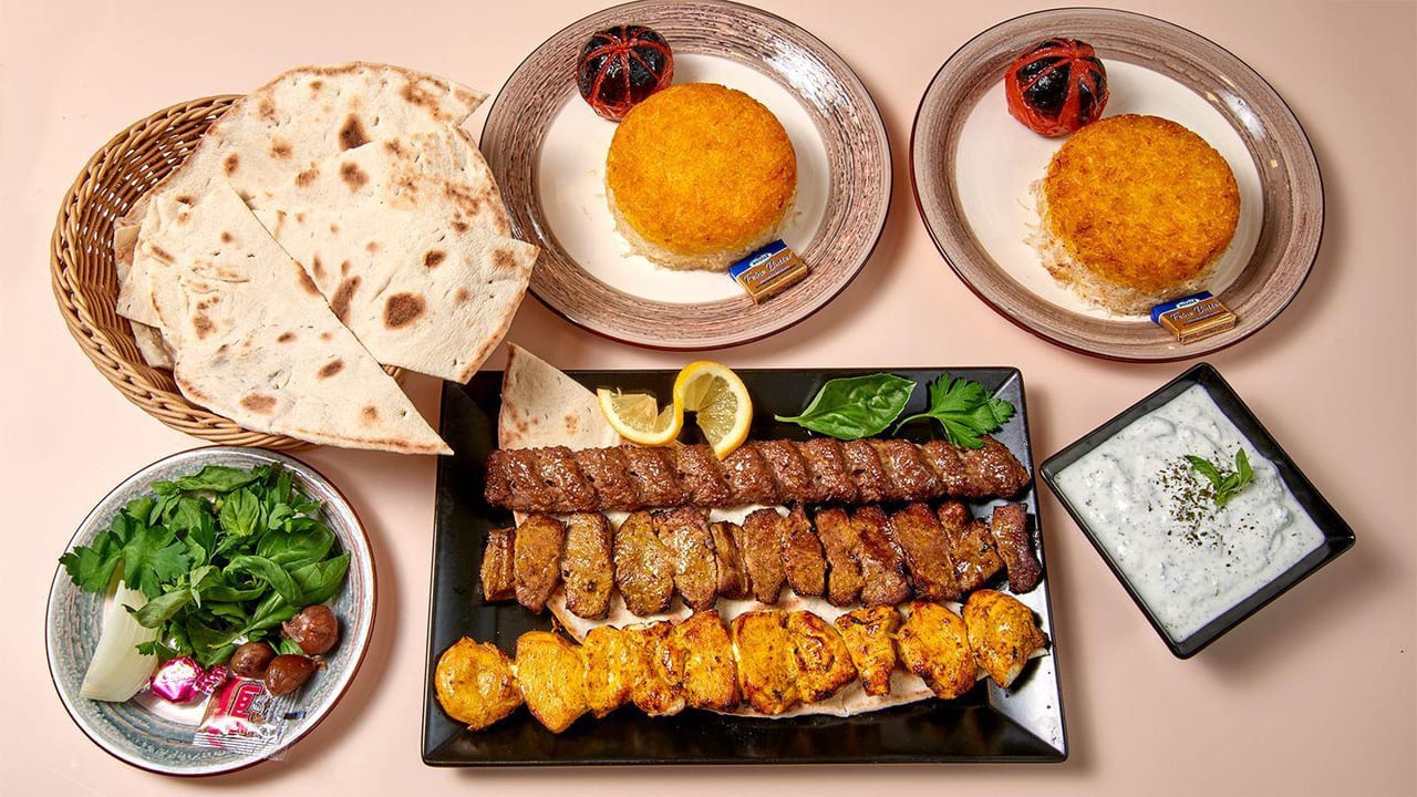 Persische Grillplatte mit Kubideh, Tschenje und Djuje Kabab im Pars Restaurant Köln